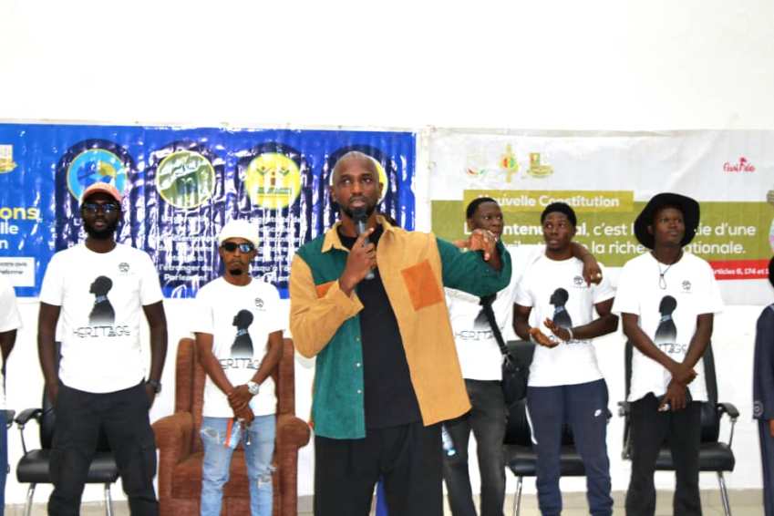 Bappa Oumar à une rencontre de la tournée universitaire Héritage